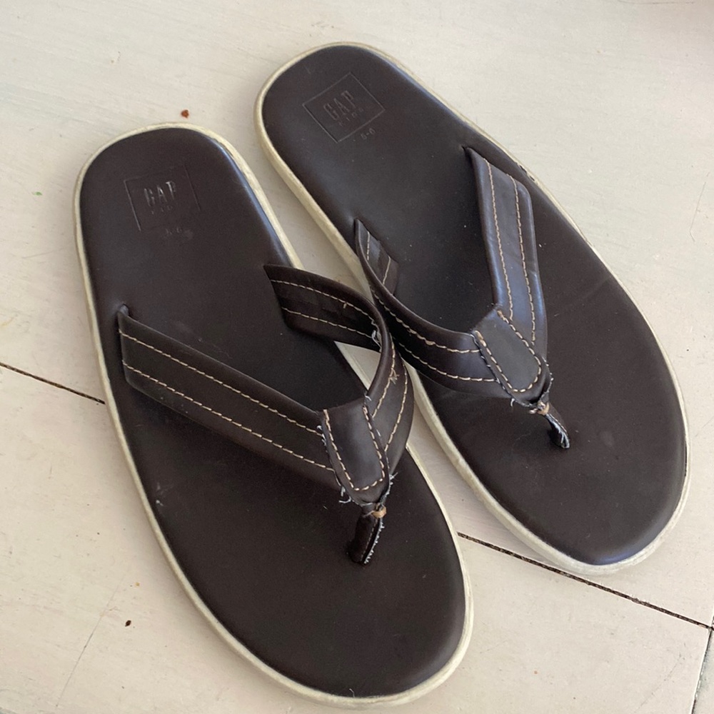 Gap flip flops 🩴